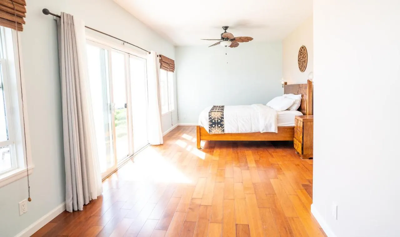 Blue Horizon Ocean Front, Entire Villa Keaau